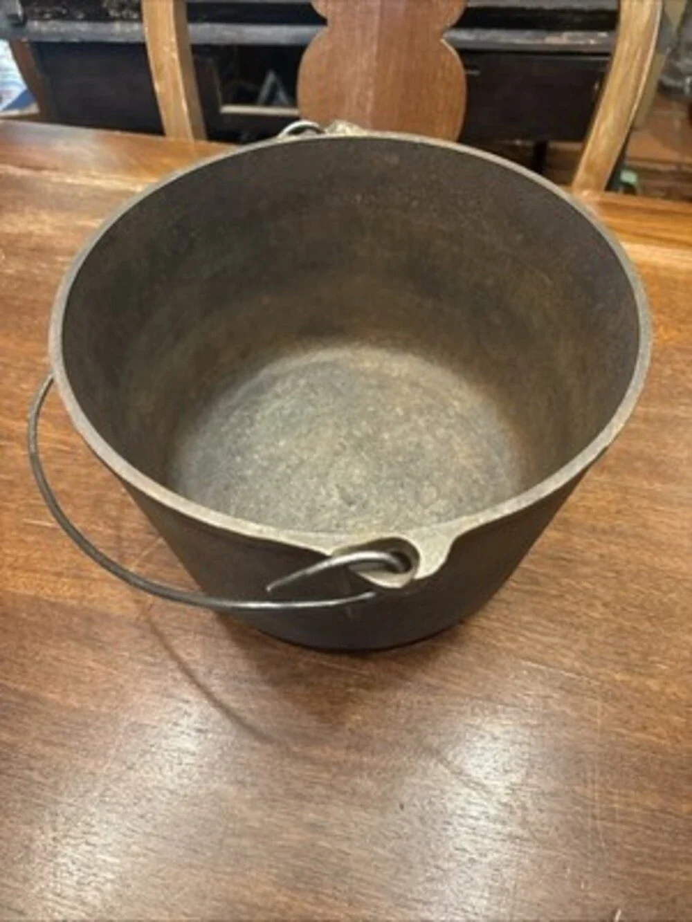 Vintage Cast-Iron Dutch Oven FBP-D 8” Bail Handle